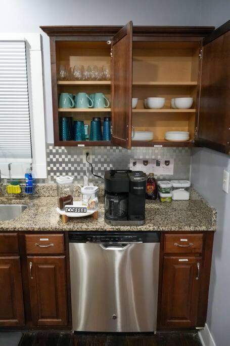 노퍽 Historic Coastal Haven- Pet Friendly Fast Wi-Fi 빌라 외부 사진